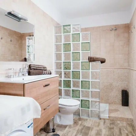 Prázdninový dům Holiday Quinta Sevi *